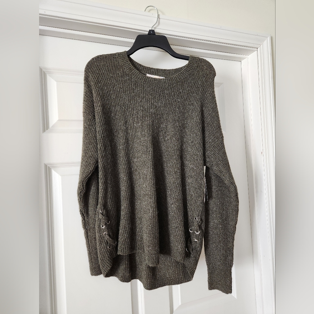 Brand New Ladies Large Artic Olive pullover sweater *°Pink Republic)